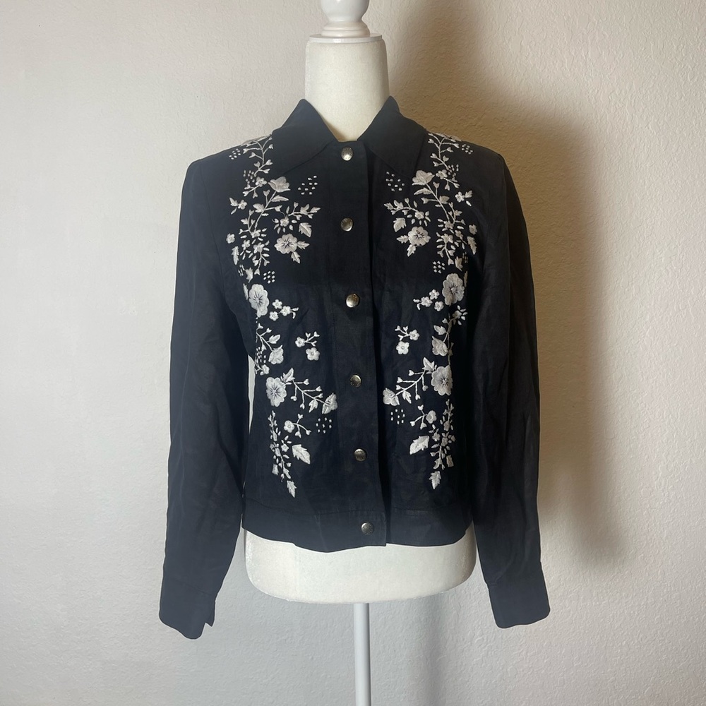 Via seta embroidered snap button blouse shirts size 8